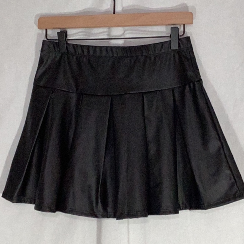 Charlotte Russe High-rise pleated Skirt